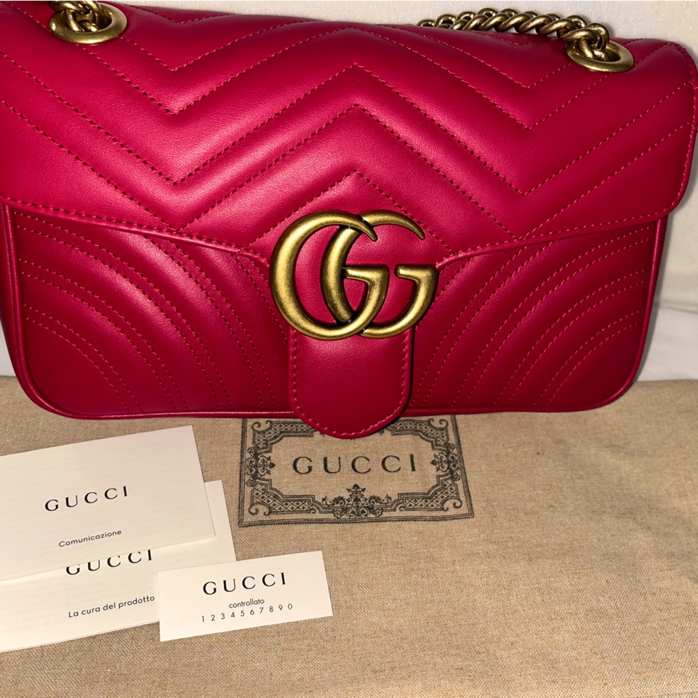 GUCCI GG MARMONT Small Shoulder Bag (Red)